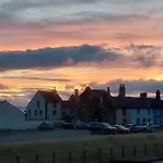 펜션 West View In Seaside Village Of Cumbria Allonby
